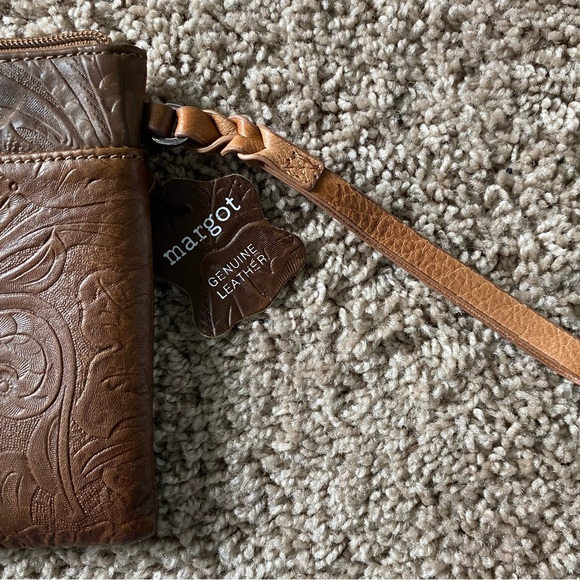 NWT Margot Genuine Embossed Floral Leather Western Boho Zip Up Wristlet … - Picture 3 of 7